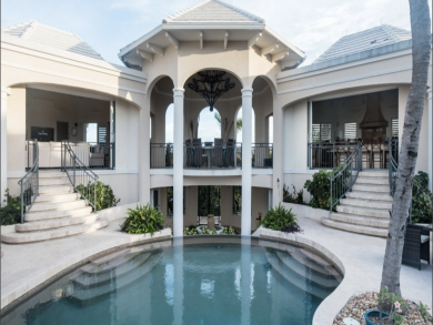 Contemporary Four Bedroom on Grace Bay